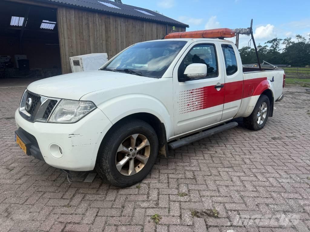 Nissan Navara Kis teherszállító/Platós kocsi