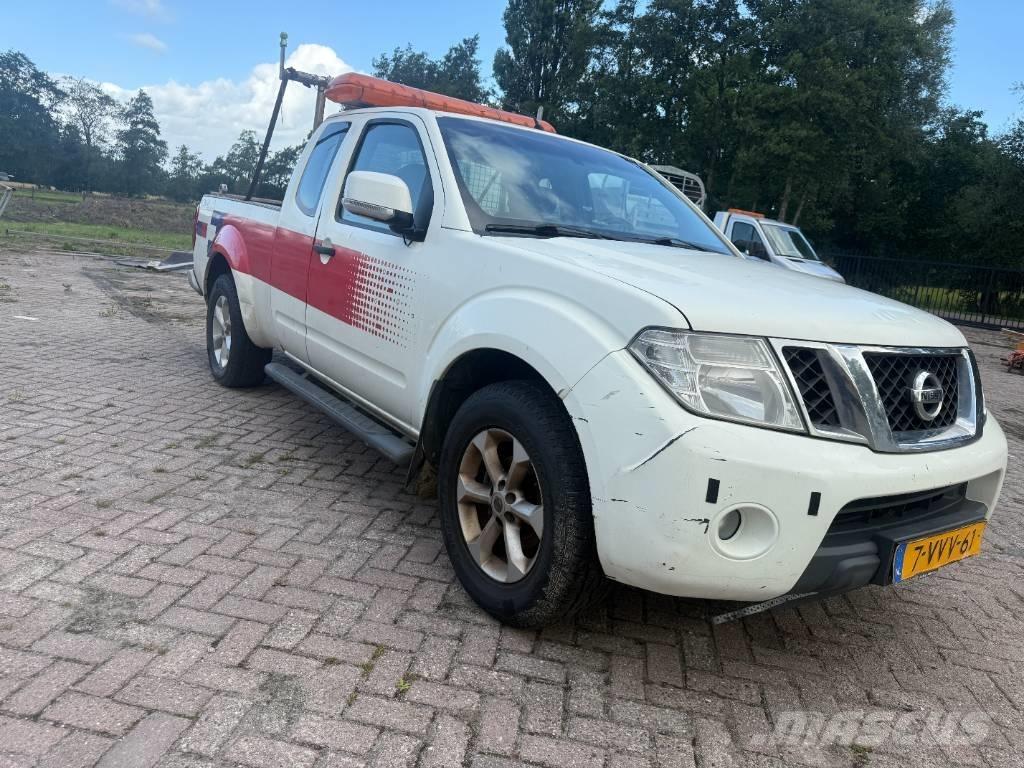 Nissan Navara Kis teherszállító/Platós kocsi