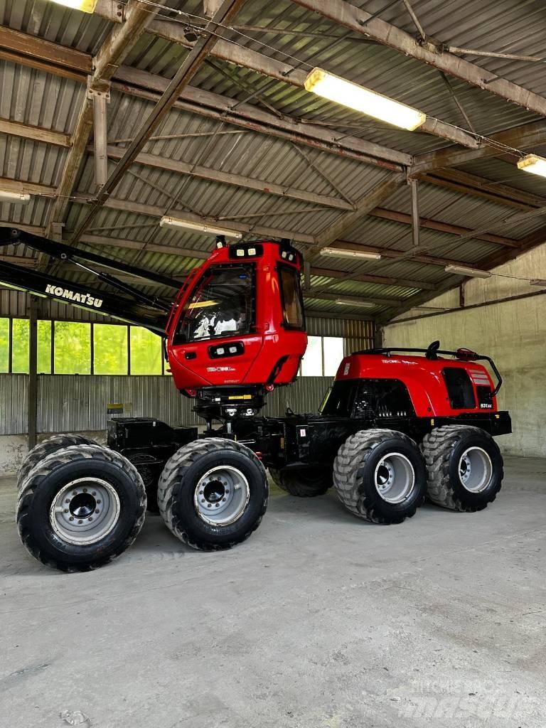 Komatsu 931 XC Betakarítók