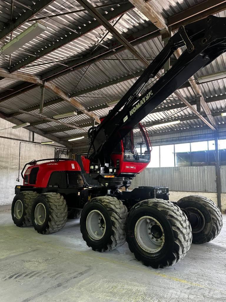 Komatsu 931 XC Betakarítók