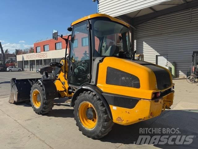 JCB 406 Gumikerekes homlokrakodók