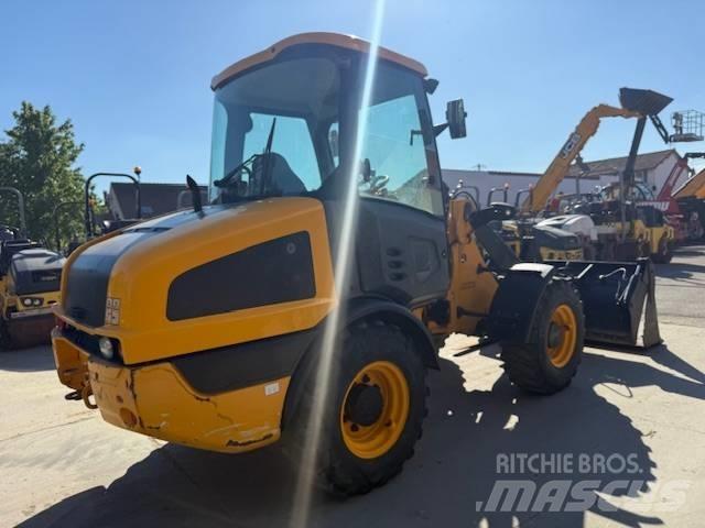 JCB 406 Gumikerekes homlokrakodók
