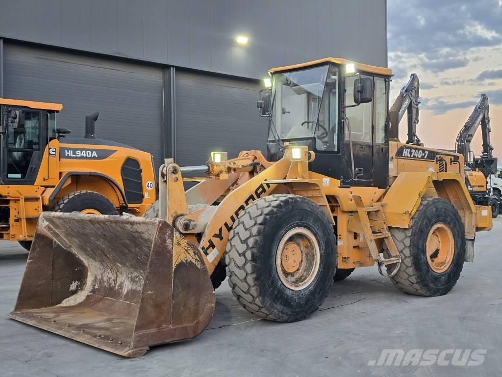 Hyundai 740-7 Gumikerekes homlokrakodók