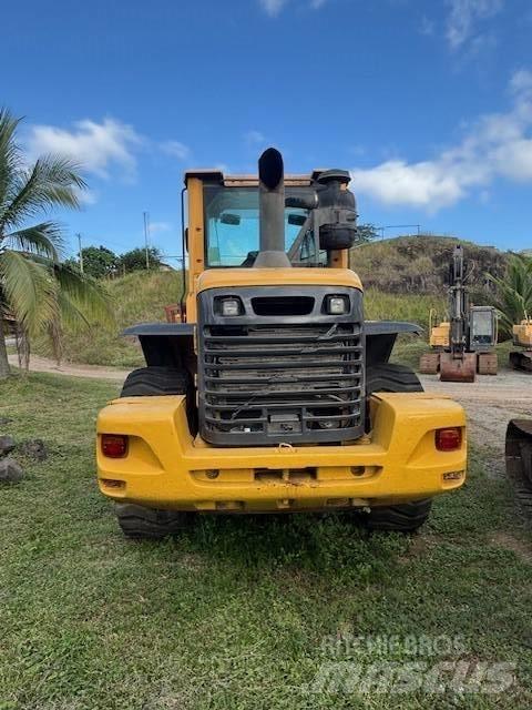 Volvo L 90 F Gumikerekes homlokrakodók