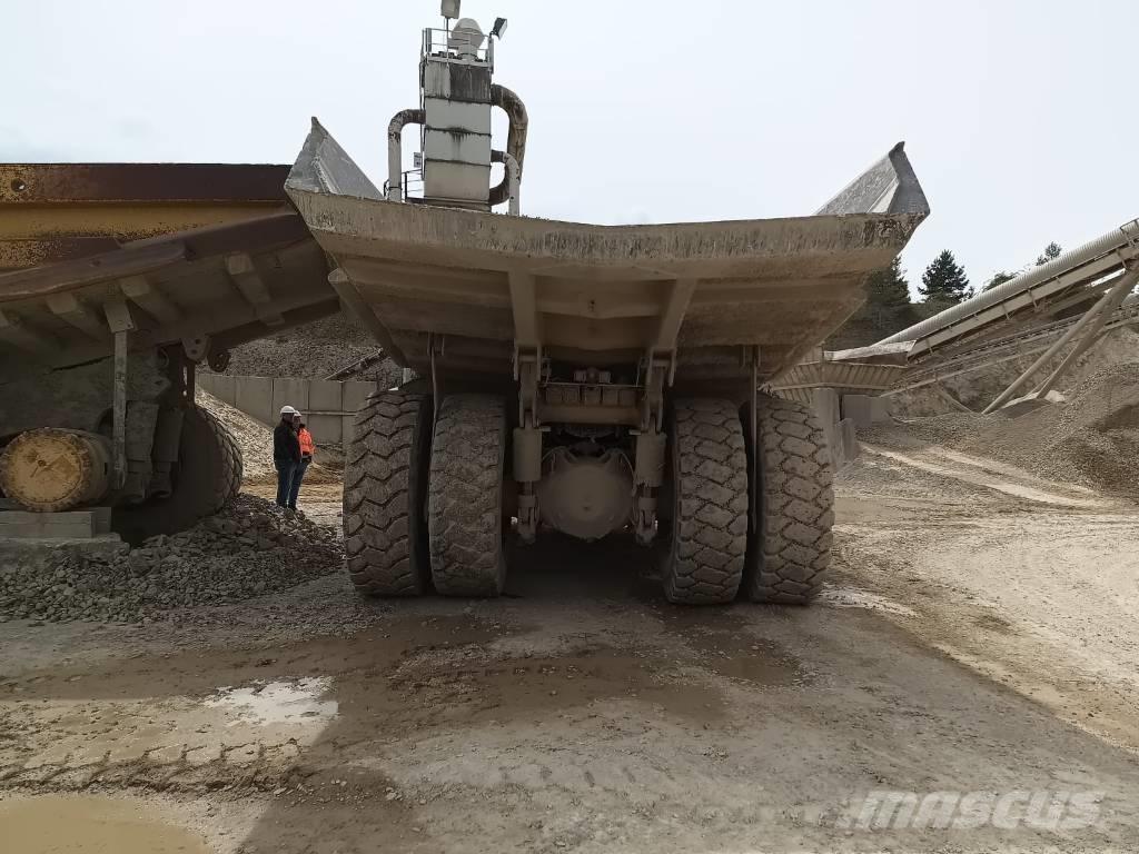 Komatsu HD 605-5 Nehézdömper
