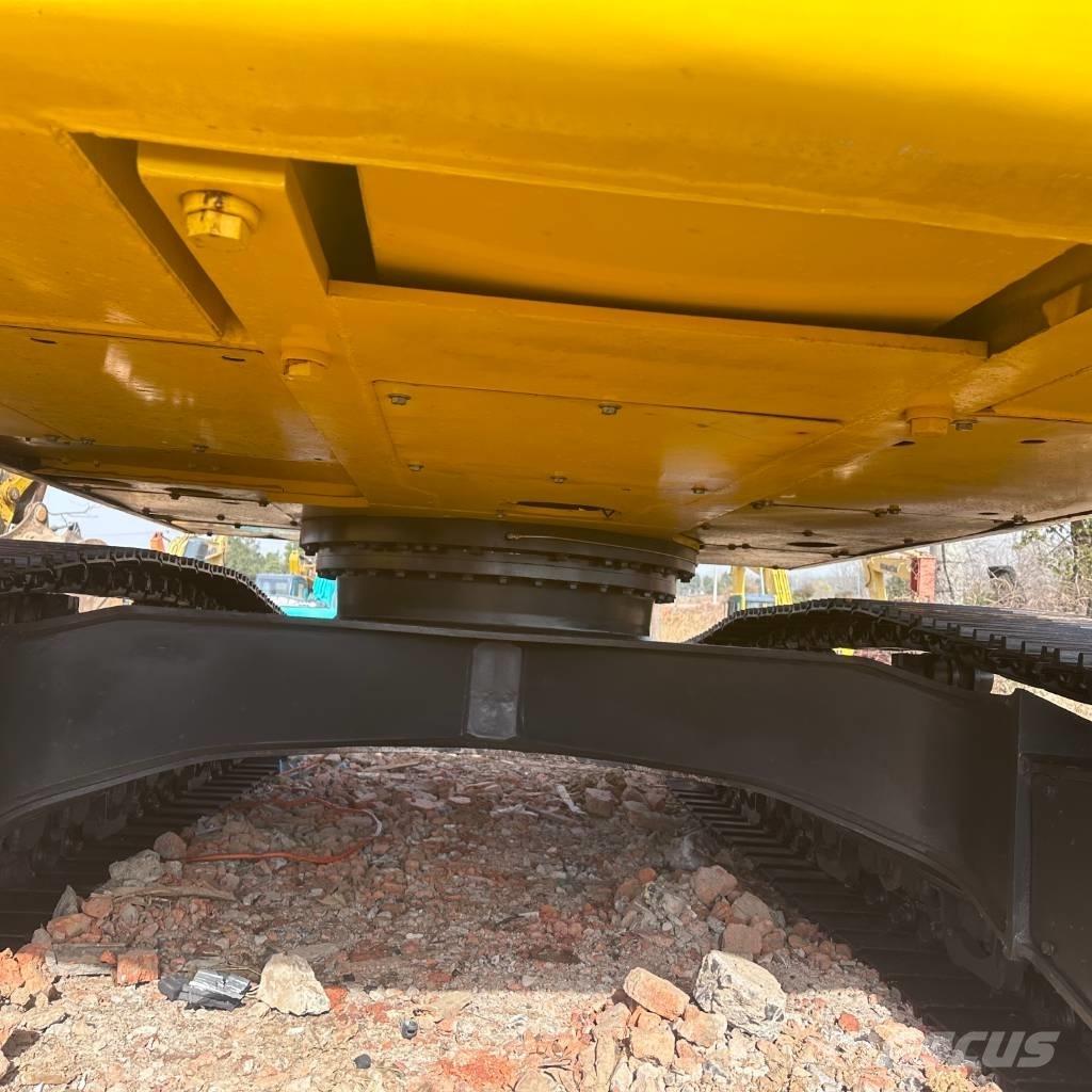 Komatsu 240LC-8 Lánctalpas kotrók