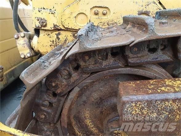 CAT D8T lánctalpas dózerek