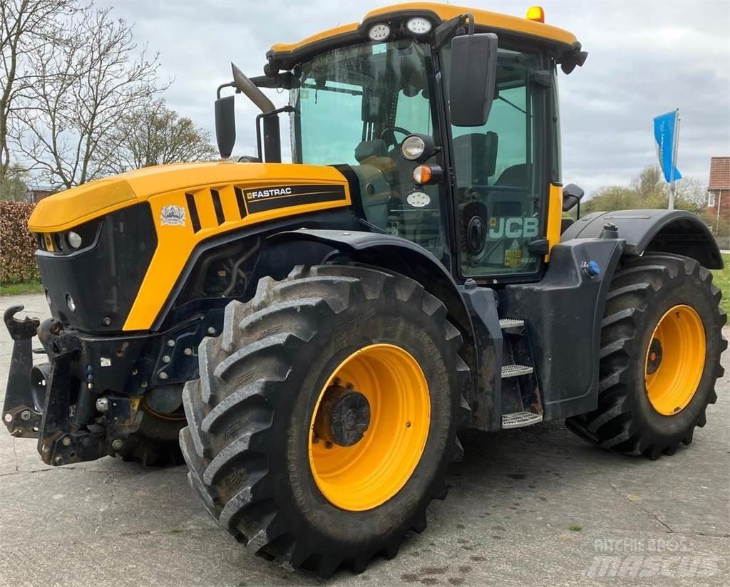 JCB 4220 Fastrac Traktorok