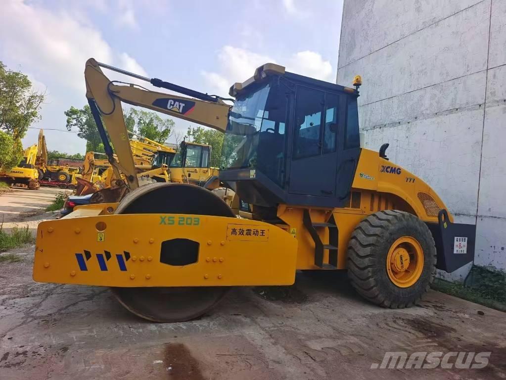 XCMG XS 202 J Gumikerekes homlokrakodók