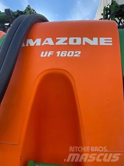 Amazone UF1602 Önjáró trágyaszórók