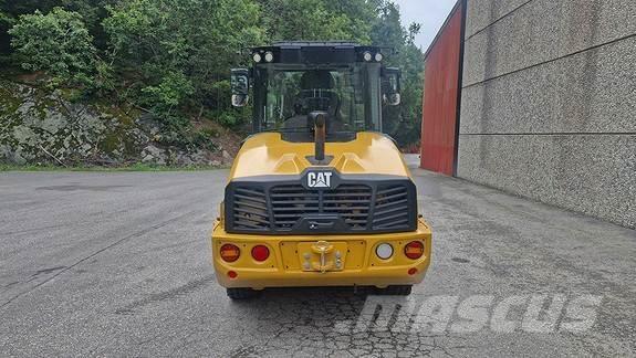 CAT 906 Gumikerekes homlokrakodók