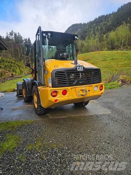CAT 906-HF Gumikerekes homlokrakodók