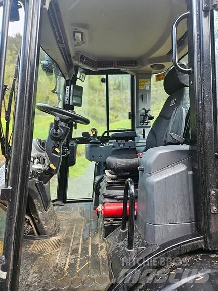 CAT 906-HF Gumikerekes homlokrakodók
