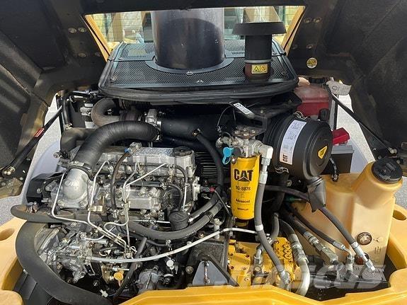 CAT 906H Gumikerekes homlokrakodók