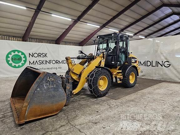 CAT 908M Gumikerekes homlokrakodók