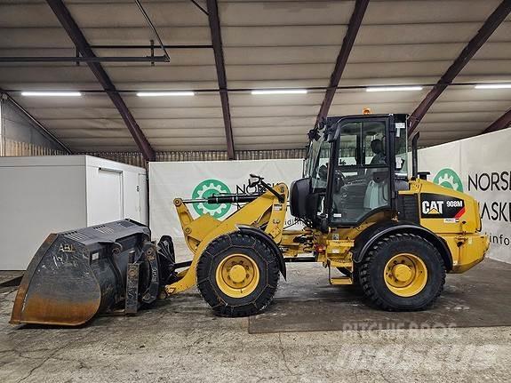 CAT 908M Gumikerekes homlokrakodók