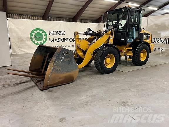 CAT 908M Gumikerekes homlokrakodók