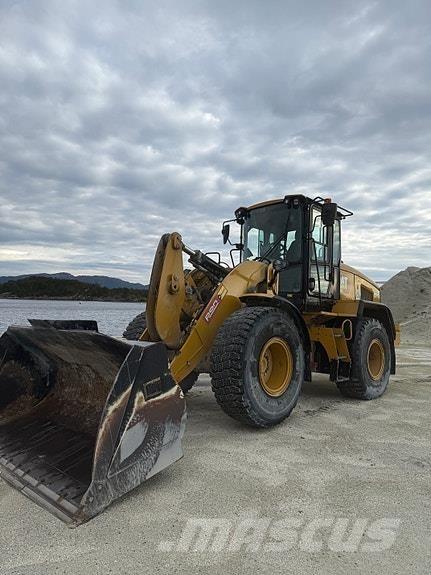 CAT 930M Gumikerekes homlokrakodók
