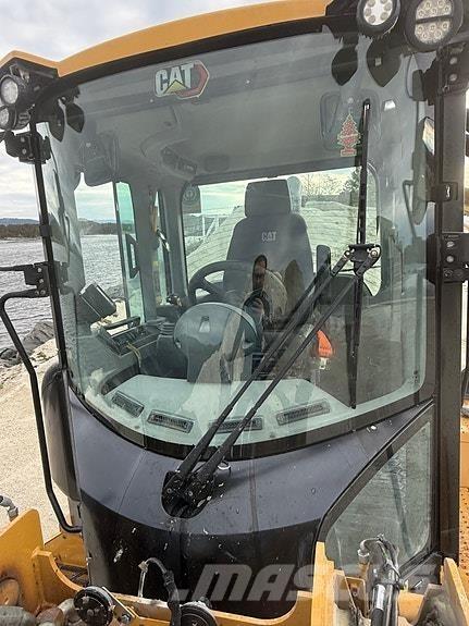 CAT 930M Gumikerekes homlokrakodók
