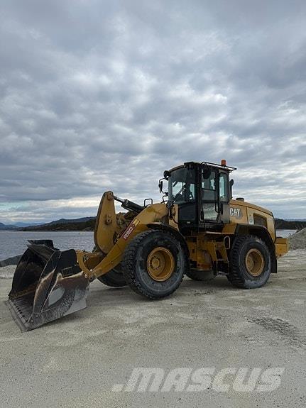 CAT 930M Gumikerekes homlokrakodók