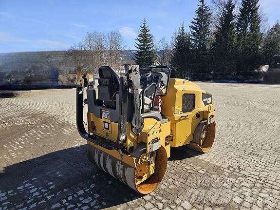 CAT CB24B Aszfalt terítõ gépek