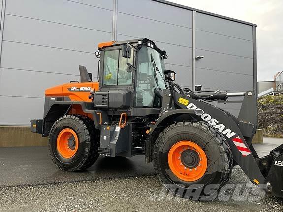 Doosan DL250-7 Gumikerekes homlokrakodók