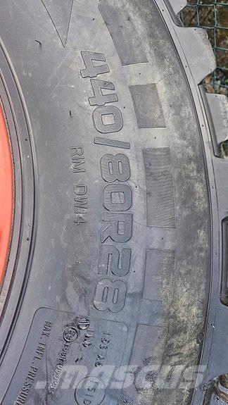 Fendt 724 Vario Traktorok