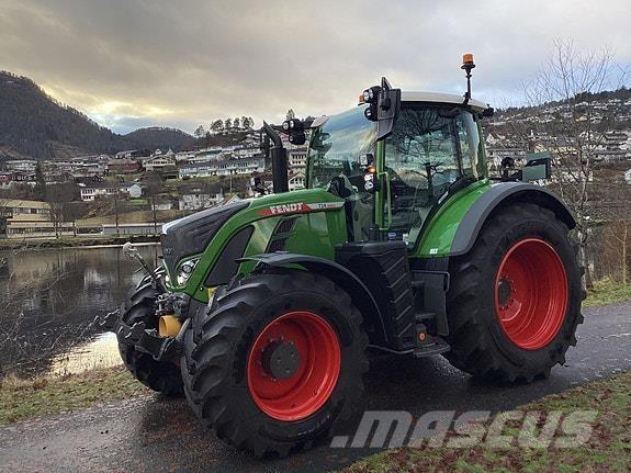 Fendt 724 VARIO Traktorok