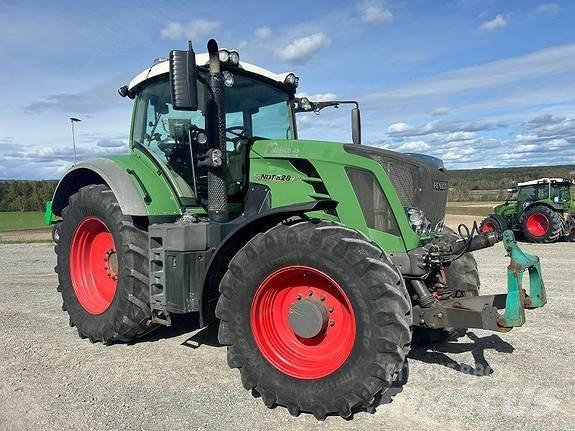 Fendt 828 Vario Traktorok