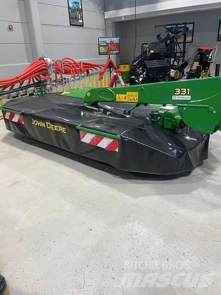 John Deere 331C Kaszák