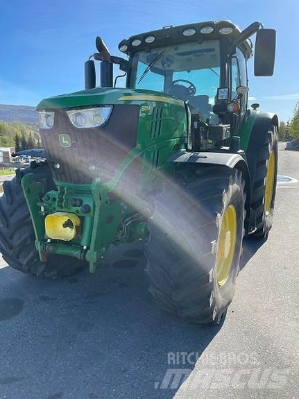 John Deere 6215 R Traktorok