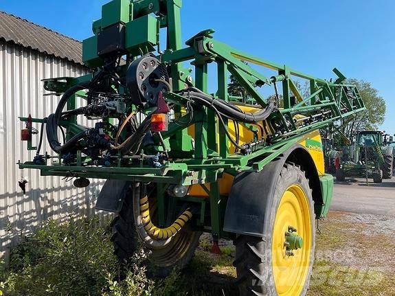 John Deere 740i Önjáró trágyaszórók