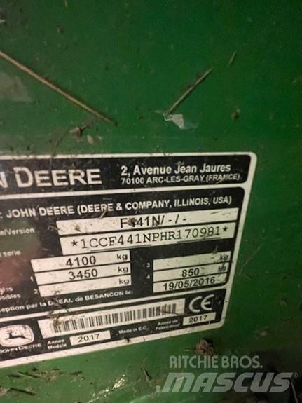 John Deere F441 Körbálázók