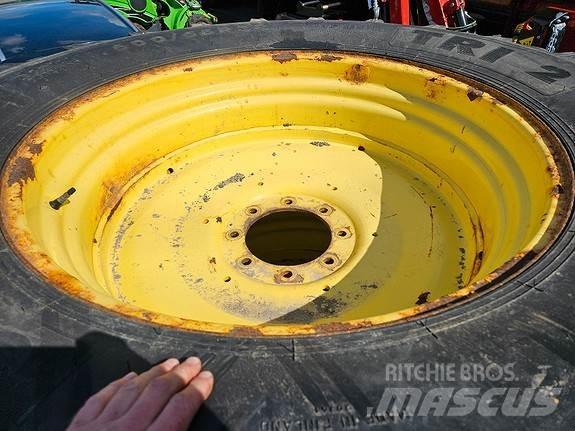 John Deere NOKIAN Traktorok