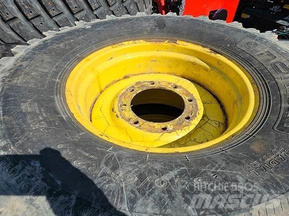 John Deere NOKIAN Traktorok