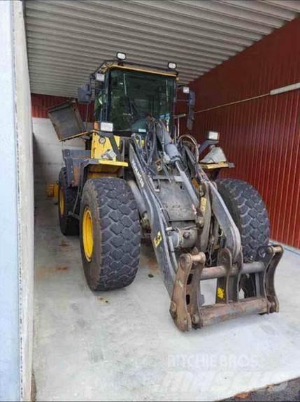 Komatsu WA200 PT Gumikerekes homlokrakodók