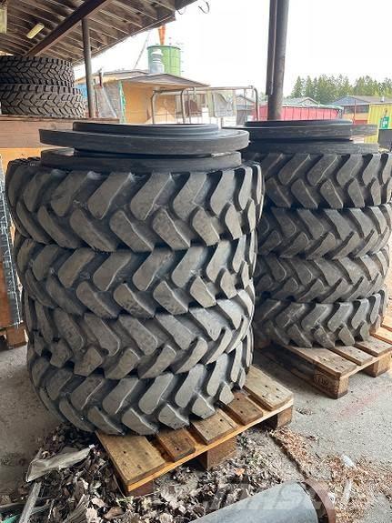 Kumho 10.00-20 Gumiabroncsok, kerekek és felnik