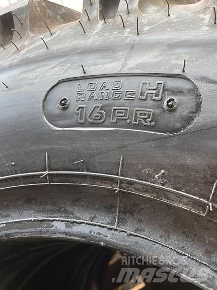 Kumho 10.00-20 Gumiabroncsok, kerekek és felnik