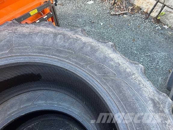 Mitas  Gumiabroncsok, kerekek és felnik