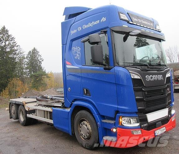 Scania R520 6x2*4 Multifunkciós teherautók