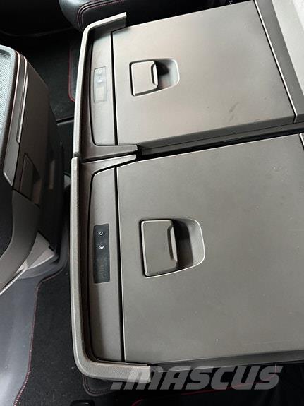 Scania S650B6X2NB Dobozos teherautók