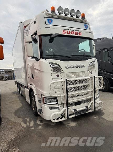 Scania S650B6X2NB Dobozos teherautók