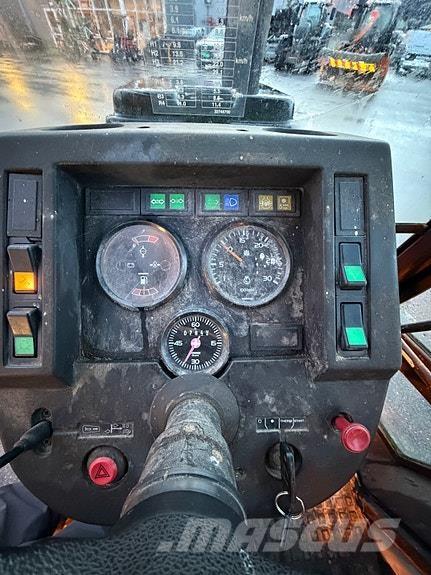 Valmet 665S Traktorok