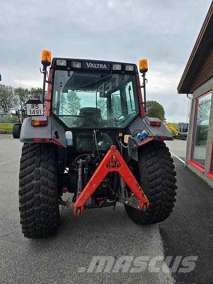 Valtra 6400 Traktorok