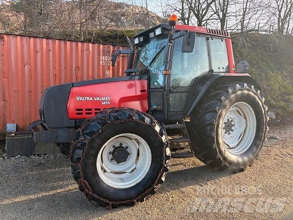 Valtra 6850 Traktorok
