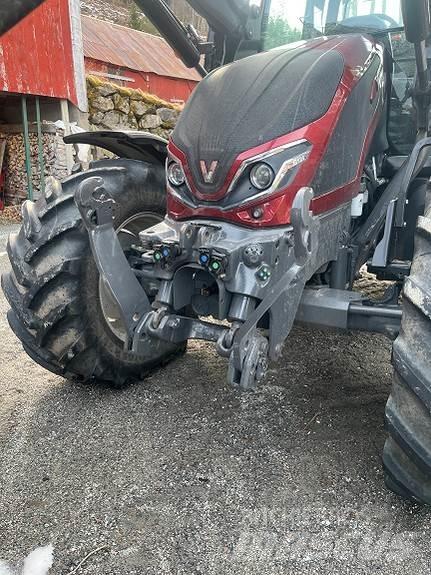Valtra G125A Traktorok