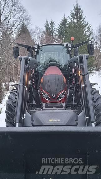 Valtra G135A Traktorok