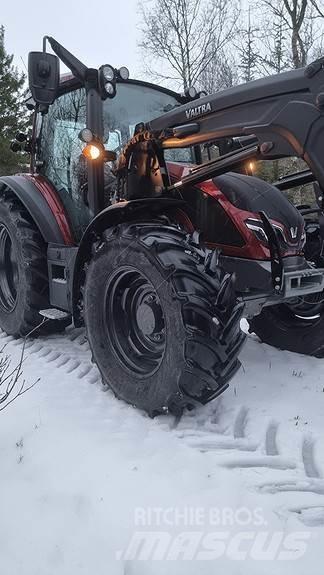 Valtra G135A Traktorok