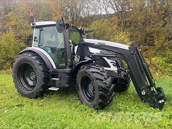 Valtra G135A Traktorok