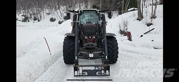 Valtra N134D Traktorok